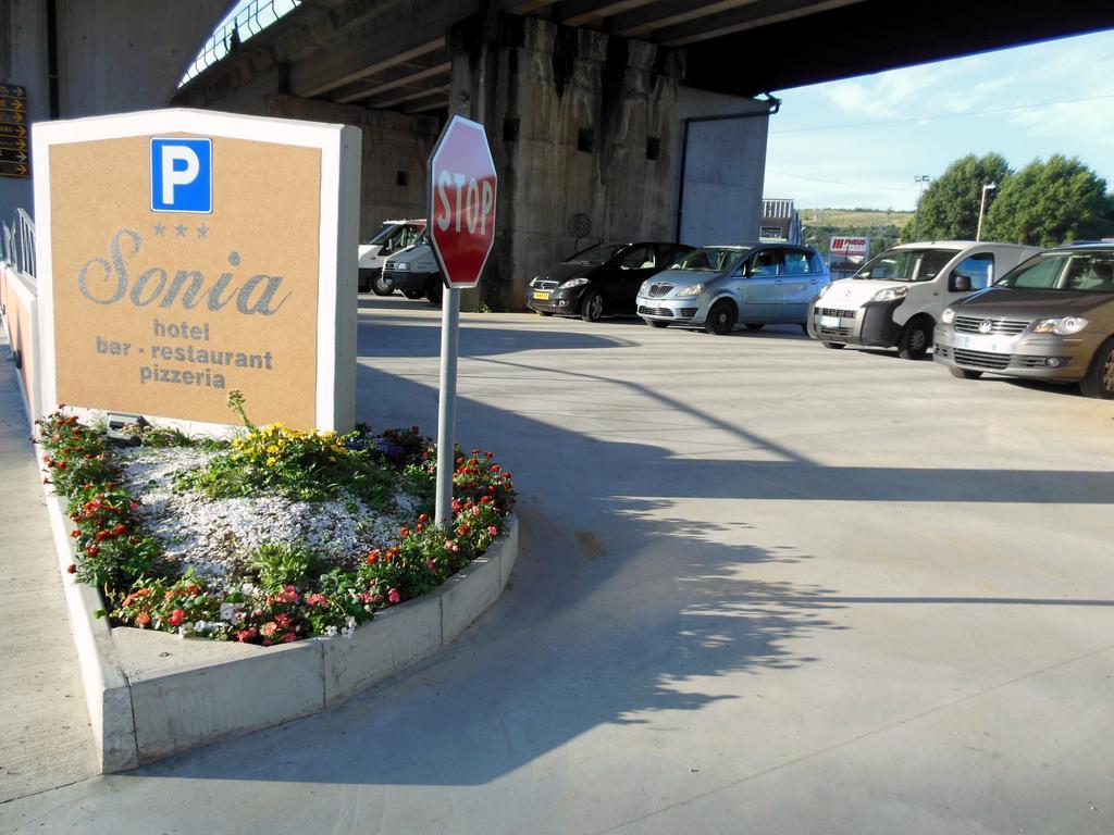 Hotel Sonia Aquilinia Esterno foto